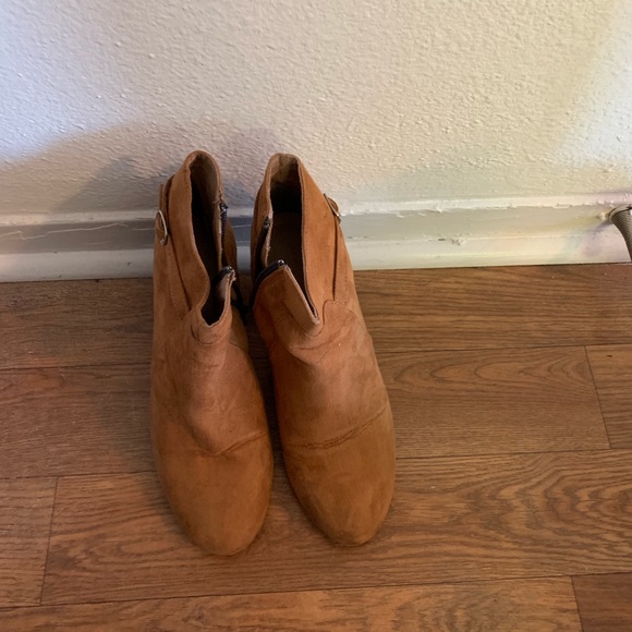 Sandals - Picture 2 of 3